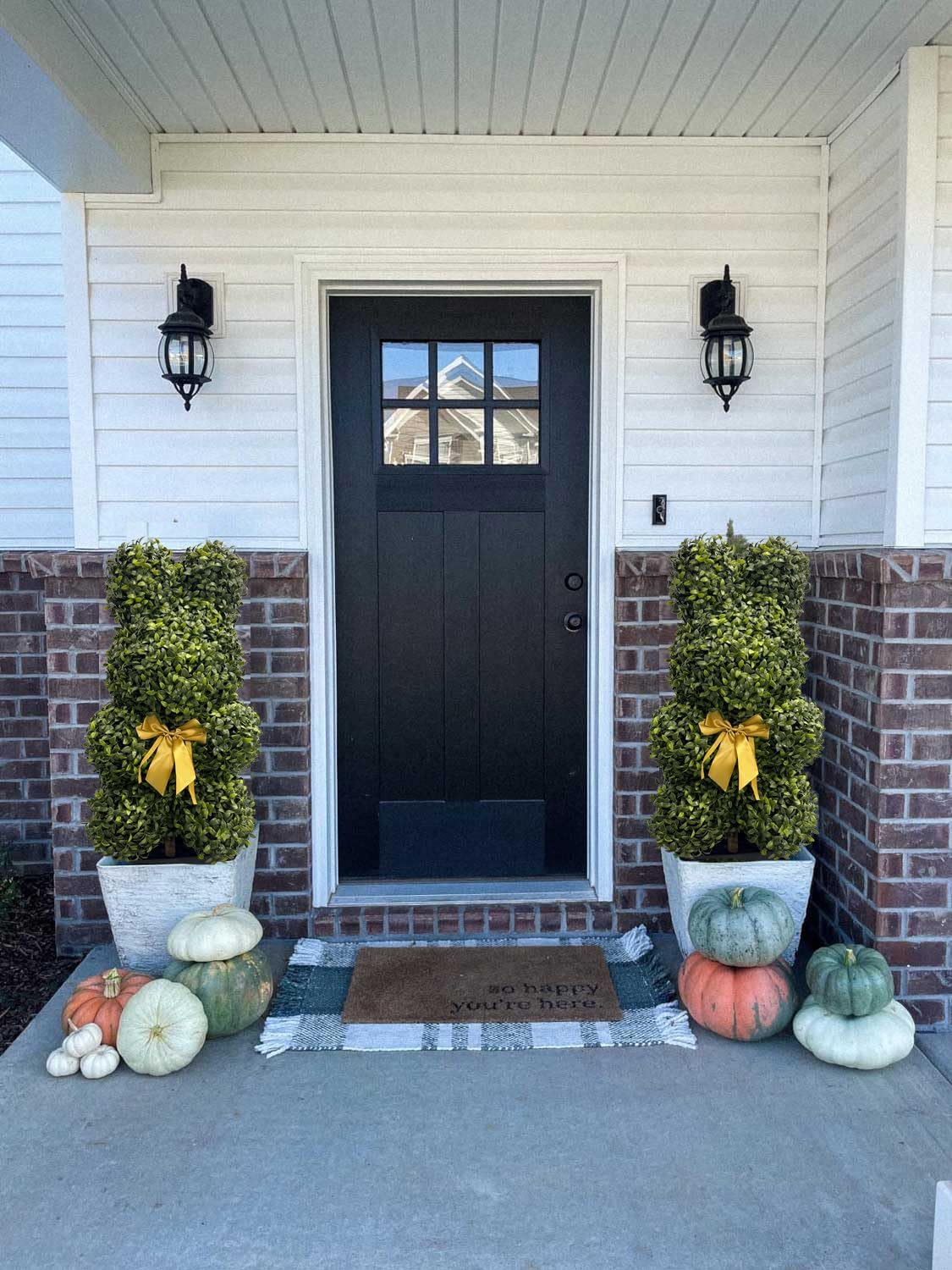 Charming Faux Bunny Topiaries: UV-Resistant & Maintenance-Free!